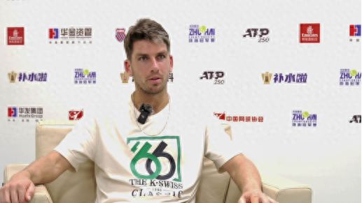 素以坚固的 素以坚固的