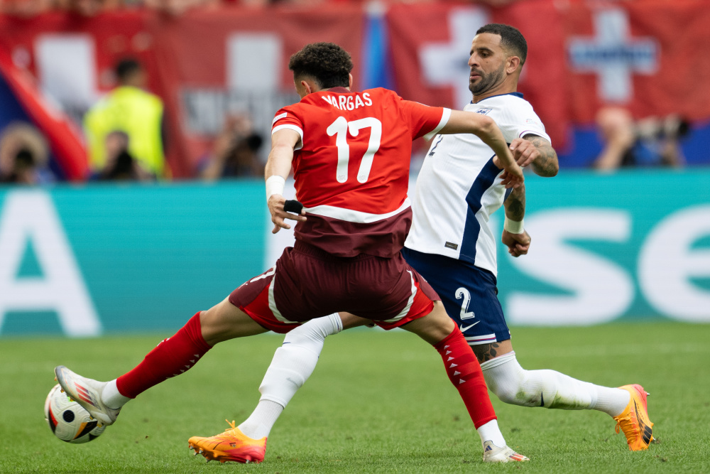 多年来崭露 多年来崭露